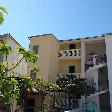 Selma Apartment *